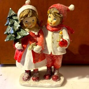 K & K  INTERIORS  VINTAGE LOOK CHRISTMAS CHILDREN HOLDING A TREE & CANDLE